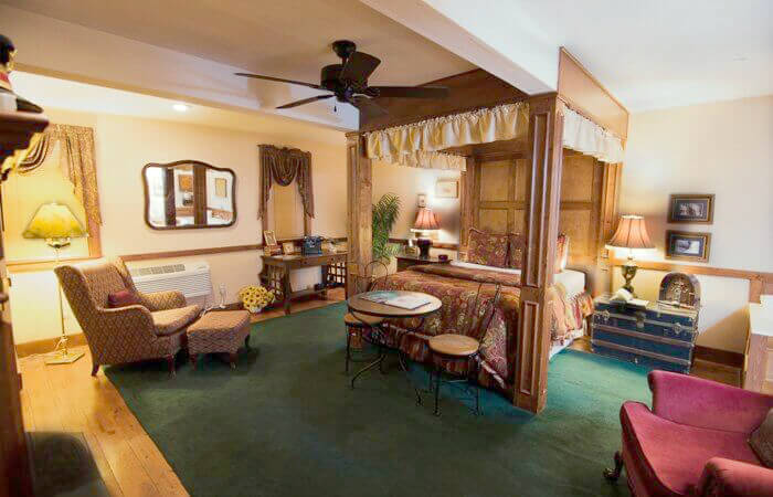 Guest Rooms - Walnut Street Inn